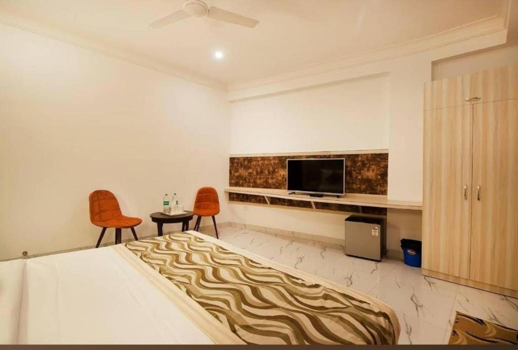 Hotel The Almora By Rs Global Near By Delhi International Airport With - Free Airport Drop New Delhi Exterior photo