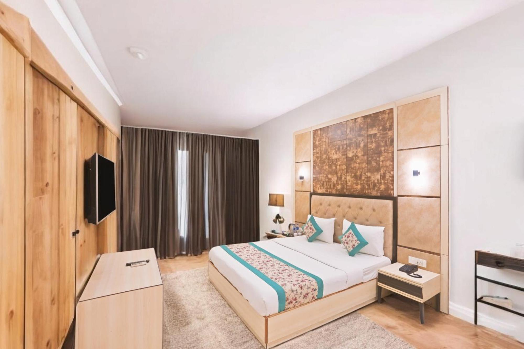 Hotel The Almora By Rs Global Near By Delhi International Airport With - Free Airport Drop New Delhi Exterior photo