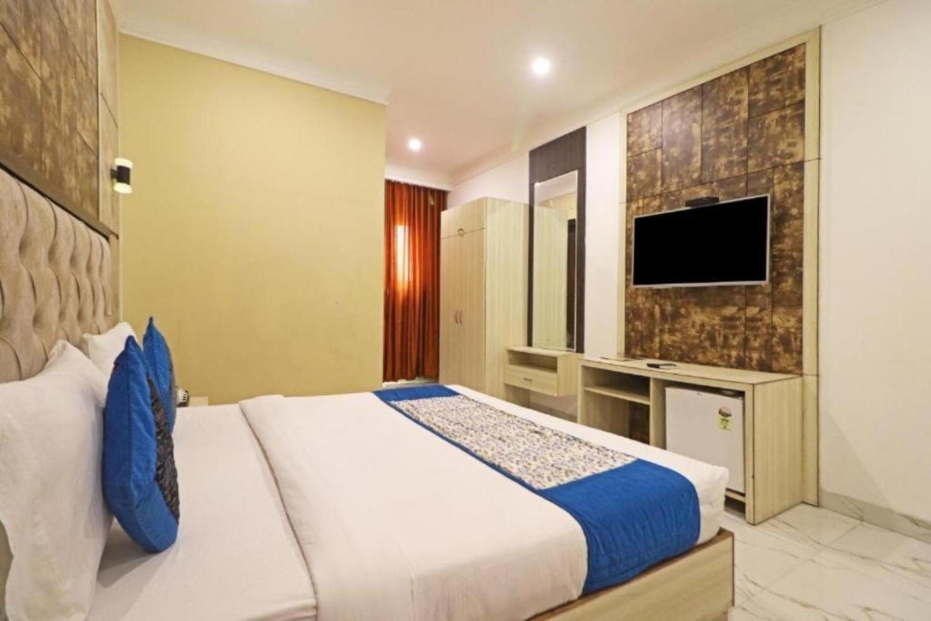 Hotel The Almora By Rs Global Near By Delhi International Airport With - Free Airport Drop New Delhi Exterior photo